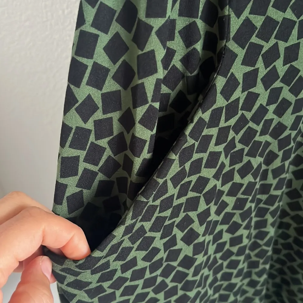 Ava Sky Fighting Eel Green Black Geometric Stretch Dress Medium - Image 6