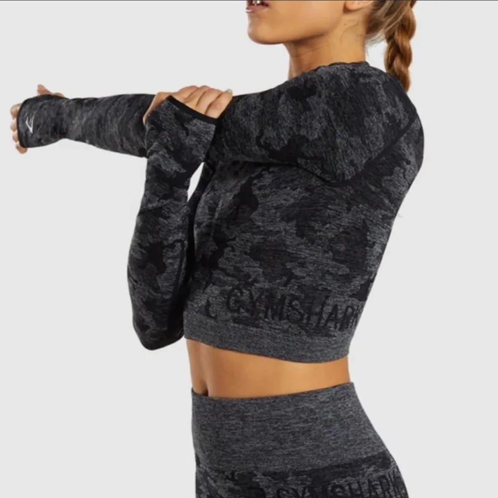GYMSHARK Adapt Camo Seamless Long Sleeve Crop Top - Image 3