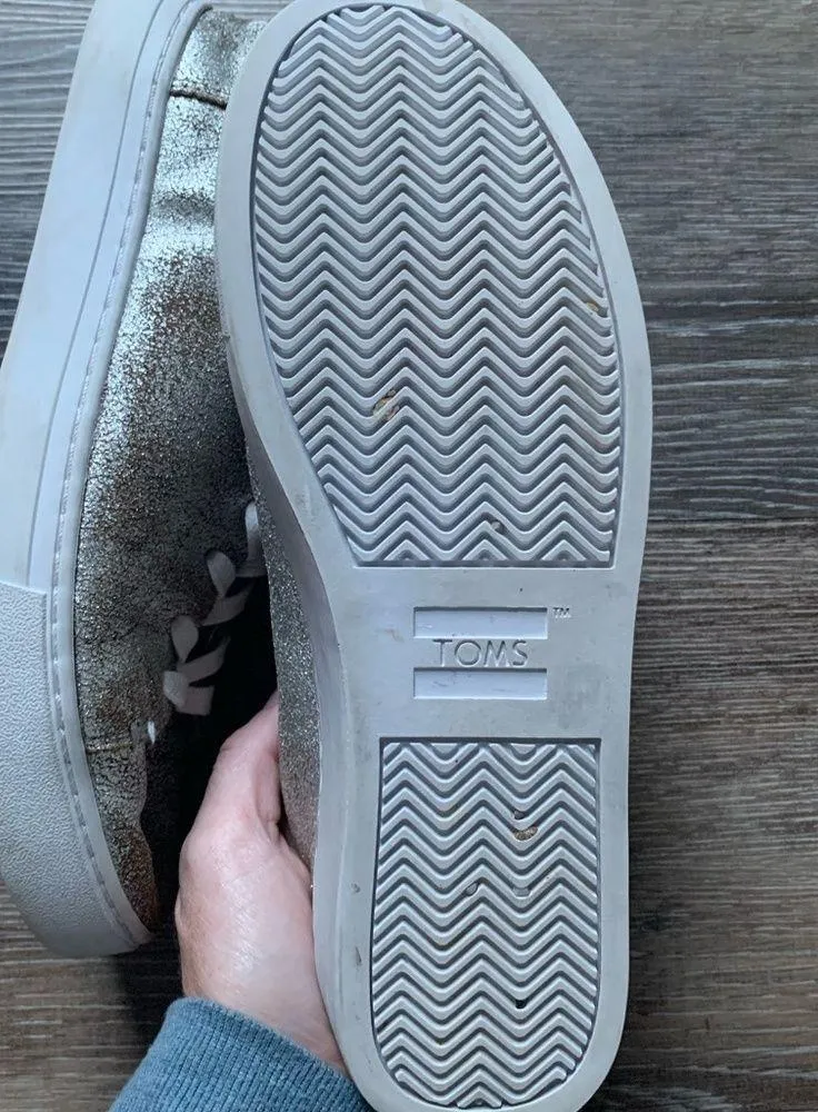 TOMS Lenox Silver Metallic Leather Sneakers 8.5 - Image 4