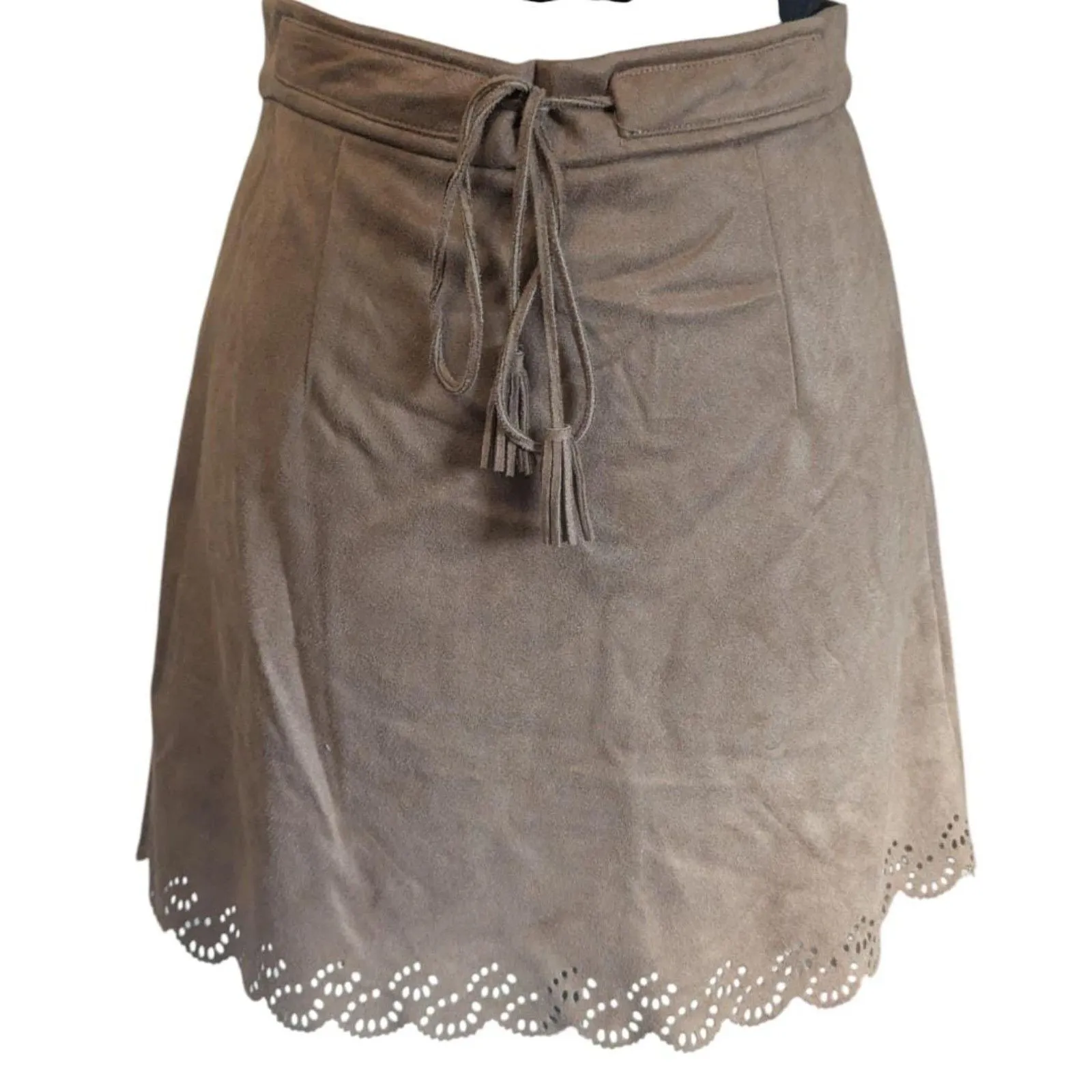 SADIE & SAGE Tan Faux Suede Scalloped Mini Skirt Small Boho Festival Western Brown - Image 2