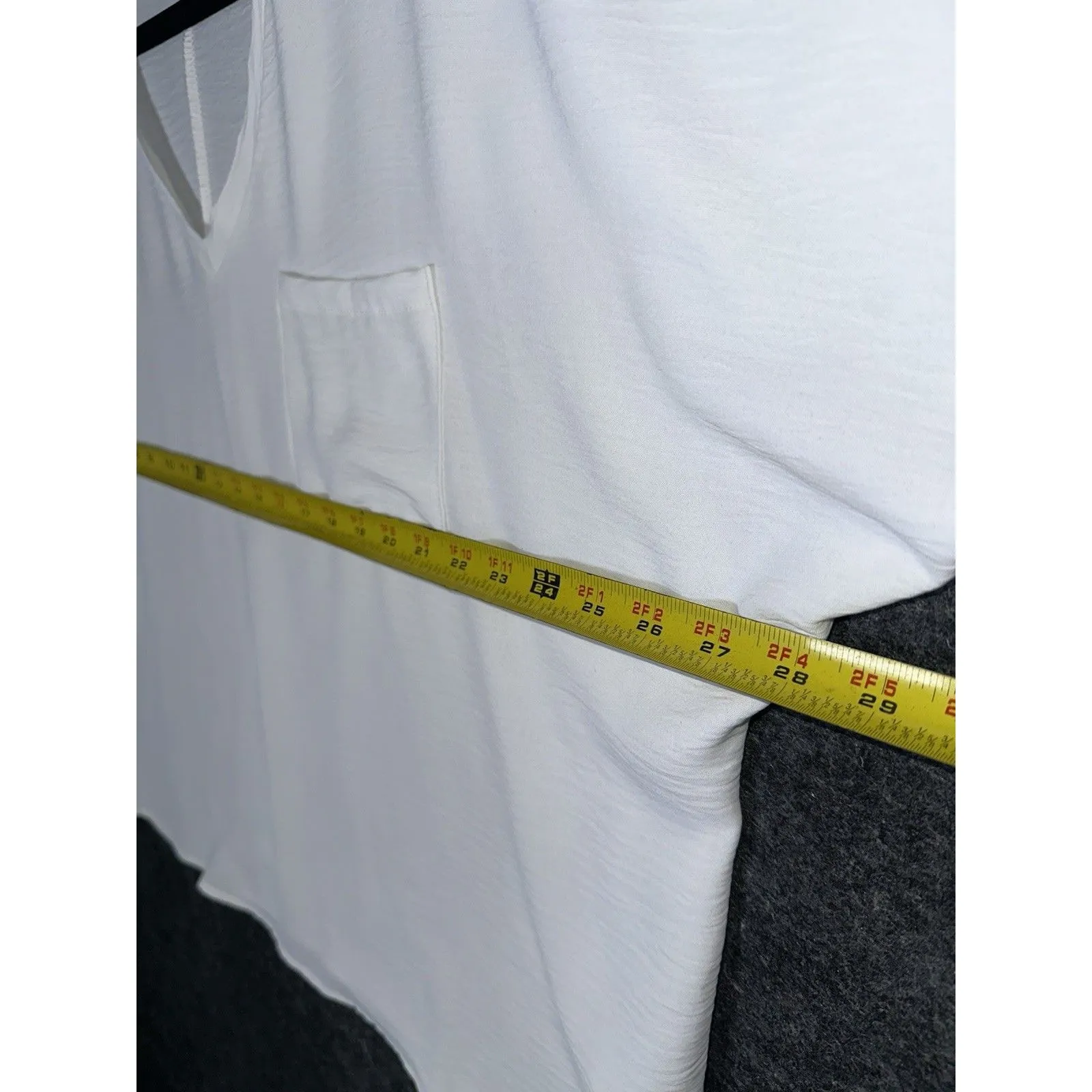 White 'ee:some' V - Image 6