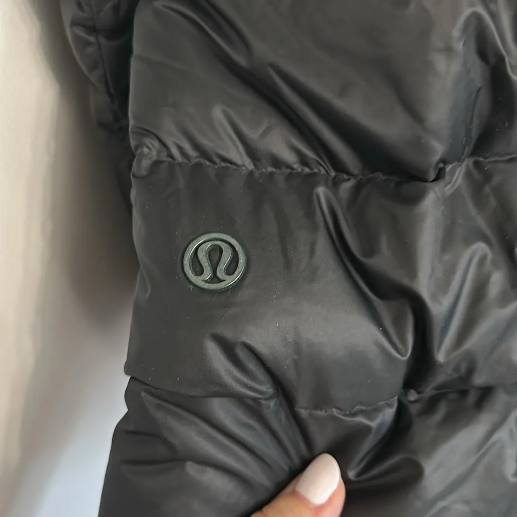 Lululemon winter jacket -size 10 - Image 5