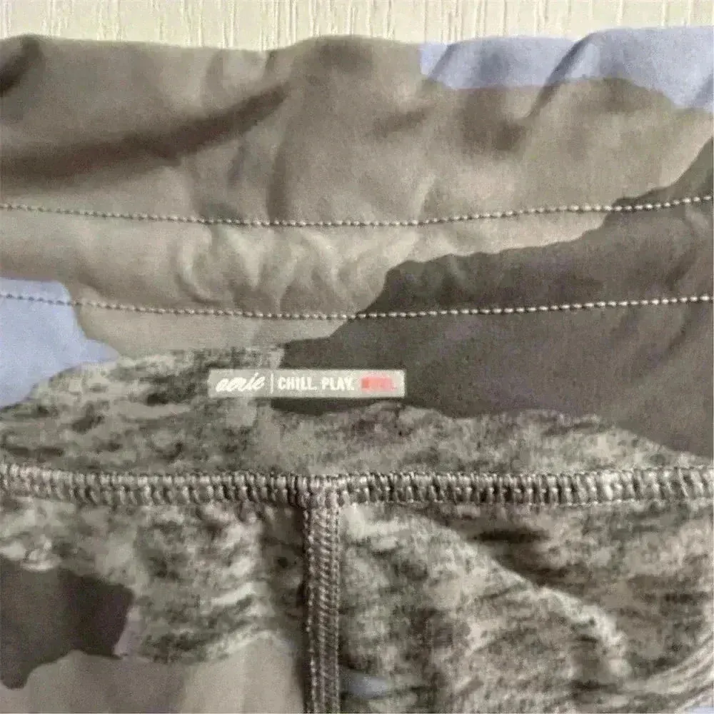 Aerie Women's Camo Leggings Size M Gray Mid-Rise Activewear Jegging - Image 9