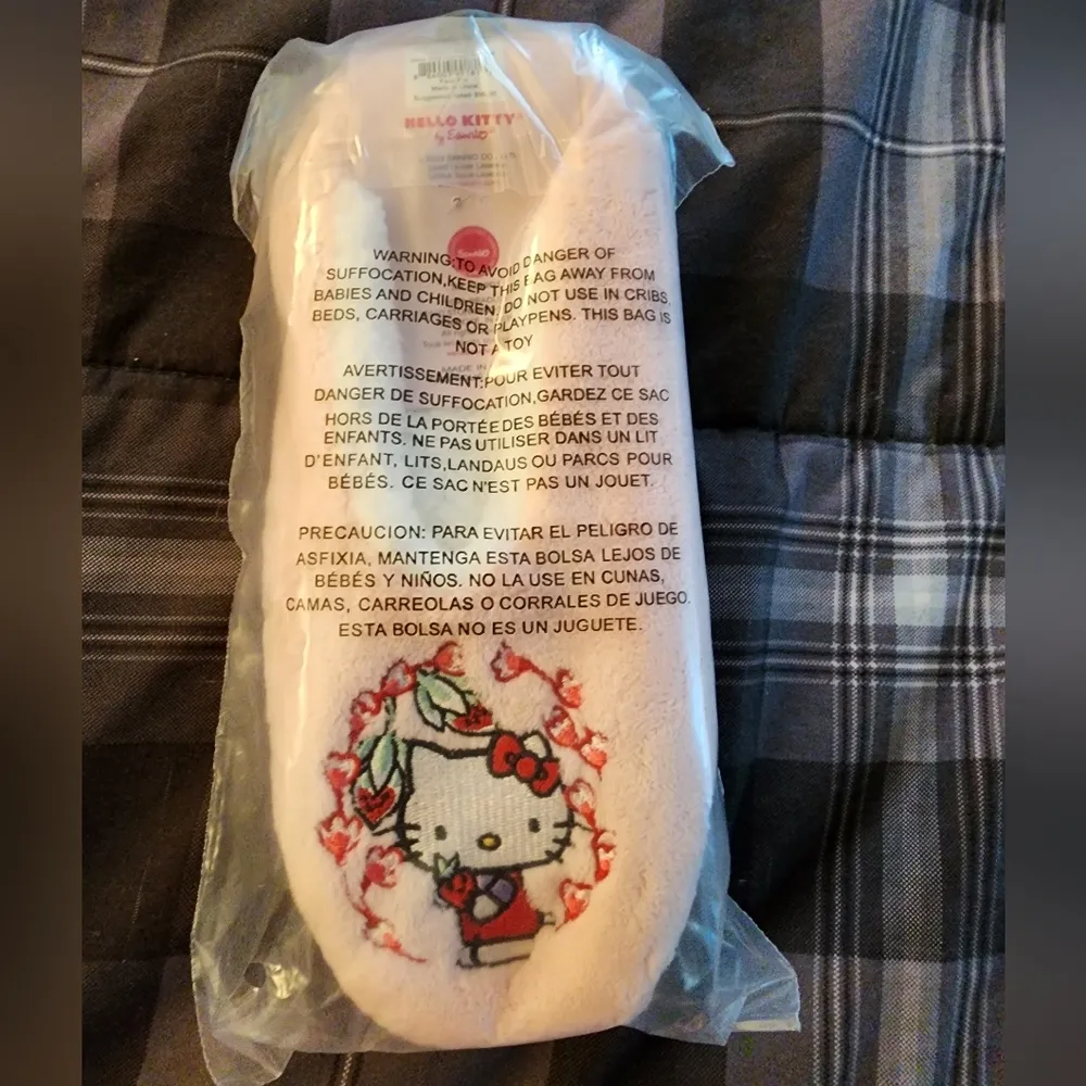 NWT Vera Bradley Hello Kitty Cozy Life Slippers Fleece Limited Edition M 7-8 - Image 4