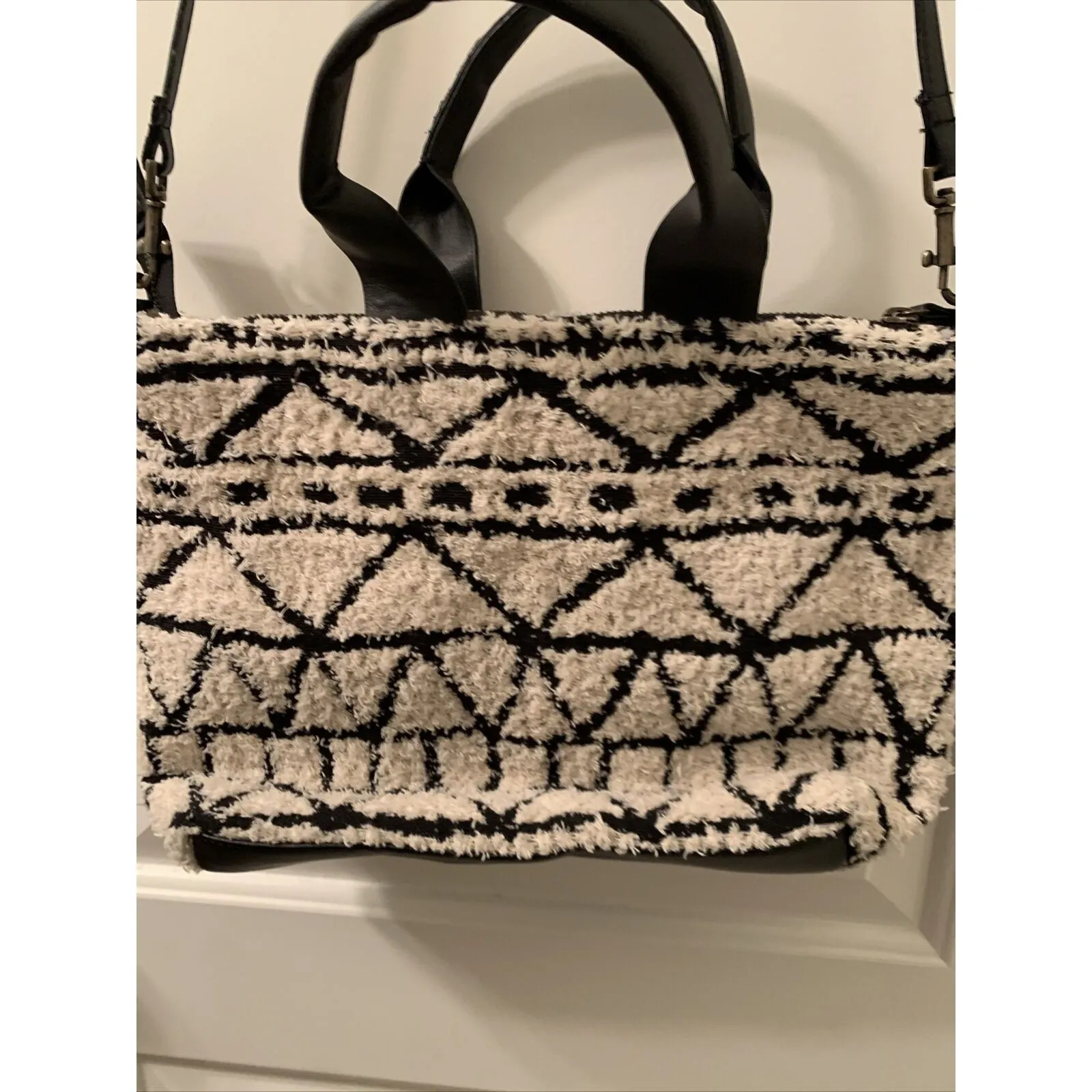 Universal Thread Shoulder Bag Handbag Tote Purse Black & Off White - Image 3