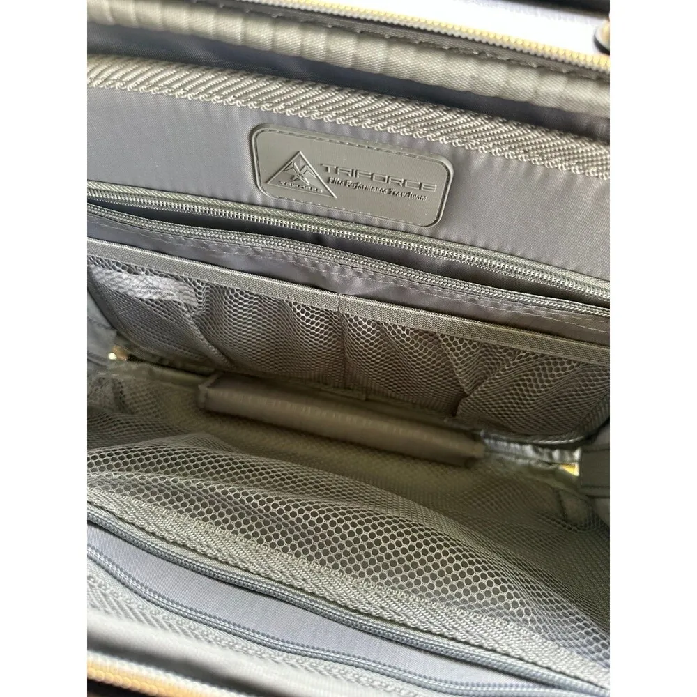 Triforce Sienna Hardside Elite Performance Travelware Silver Beauty Case Luggage - Image 6