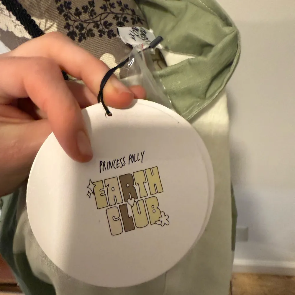 Princess Polly NWT beach shirt Green and White Swirl Pattern Shirt - Image 5