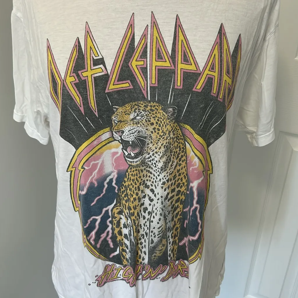 Daydreamer Def Leopard High n Dry Graphic Tee Shirt - Image 4