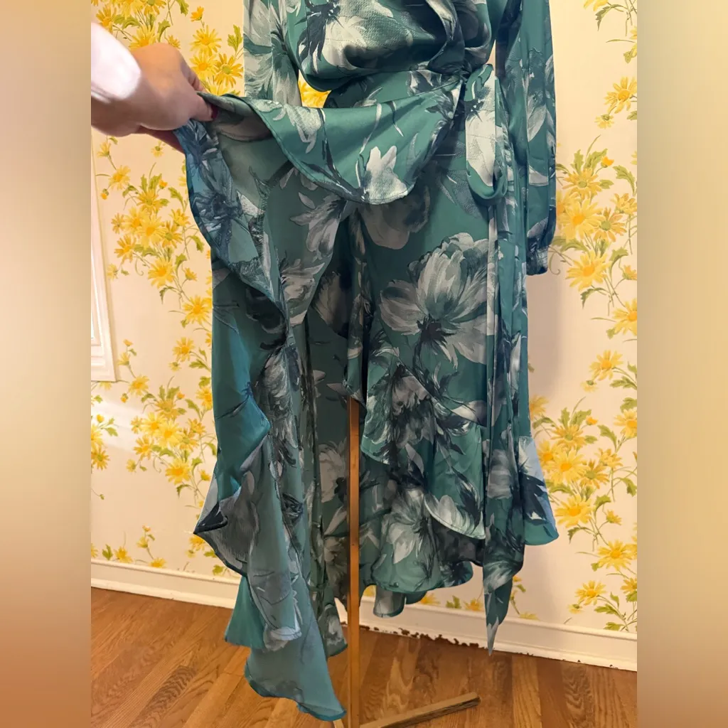 NWT Satin Floral Green Long Sleeve Dress size M Size M - Image 10