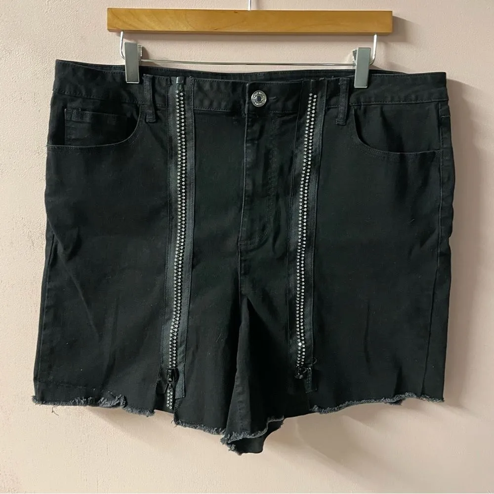 Fashion to Figure Black Bedazzled Zippered Raw Hem Denim Shorts Plus Size 20 EUC - Image 3