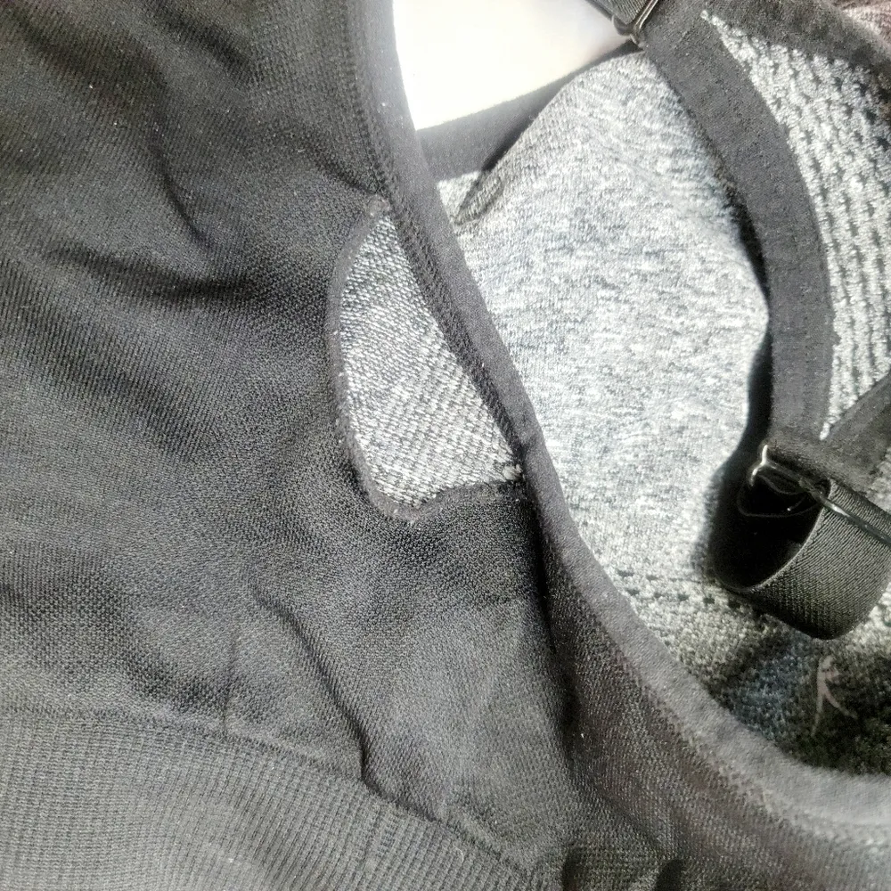 Danskin Now Seamless Athletic Padded Sports Bra Keyhole High Impact size small Black - Image 6