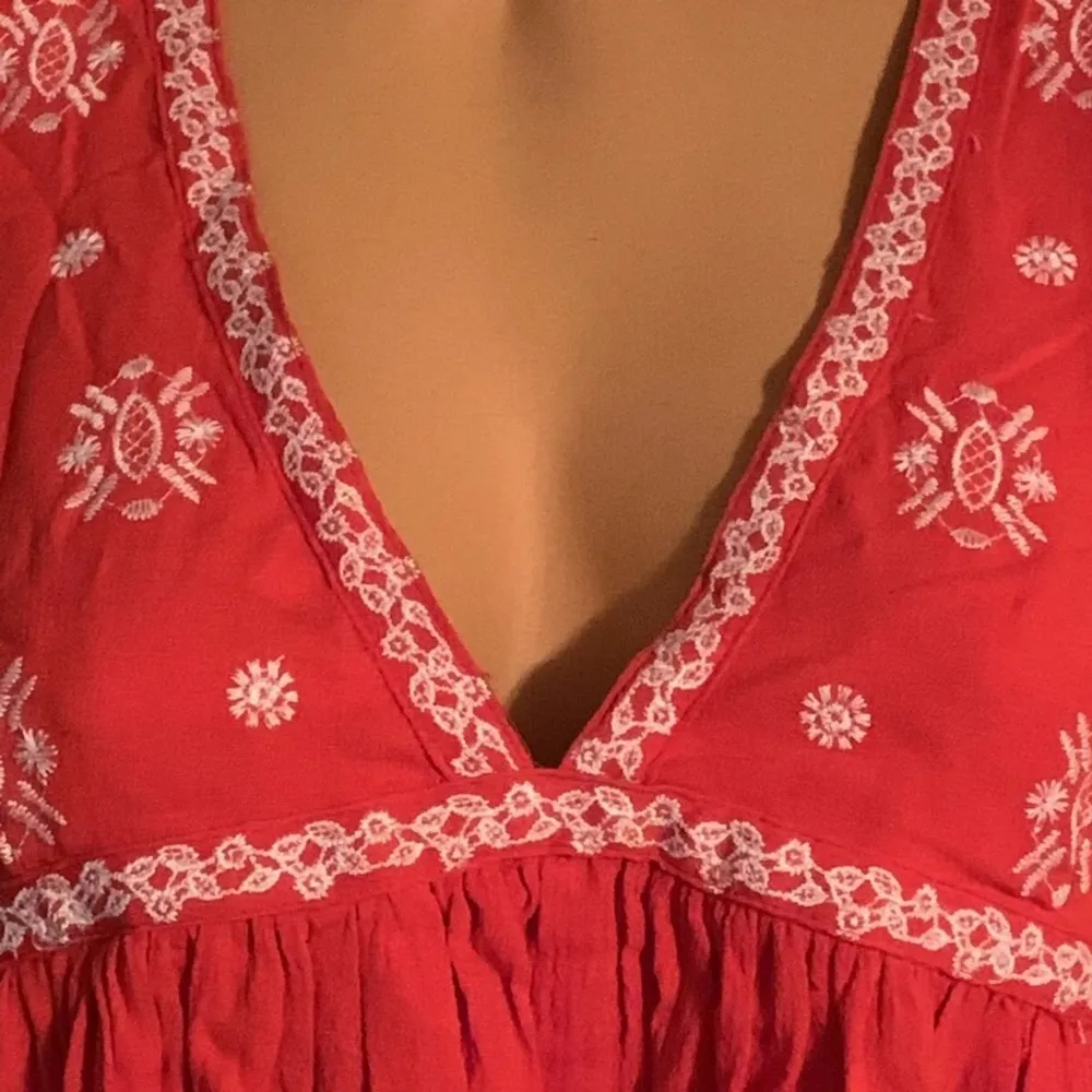 NWT  Dolls Fate Peasant Tunic Top Size M Red & White Embroidery - Image 2