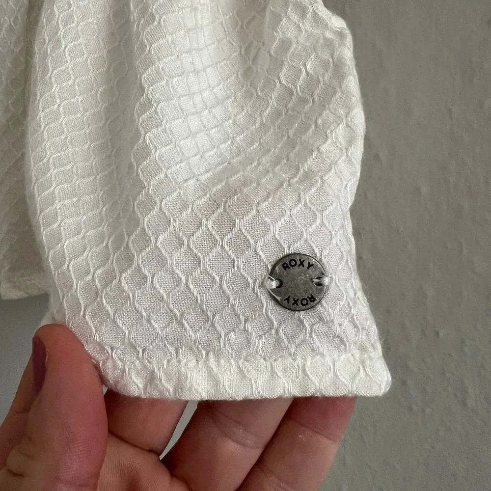 ROXY Ivory Textured Cropped Top Short Sleeve V Neck Peplum hem Size XL - Image 7