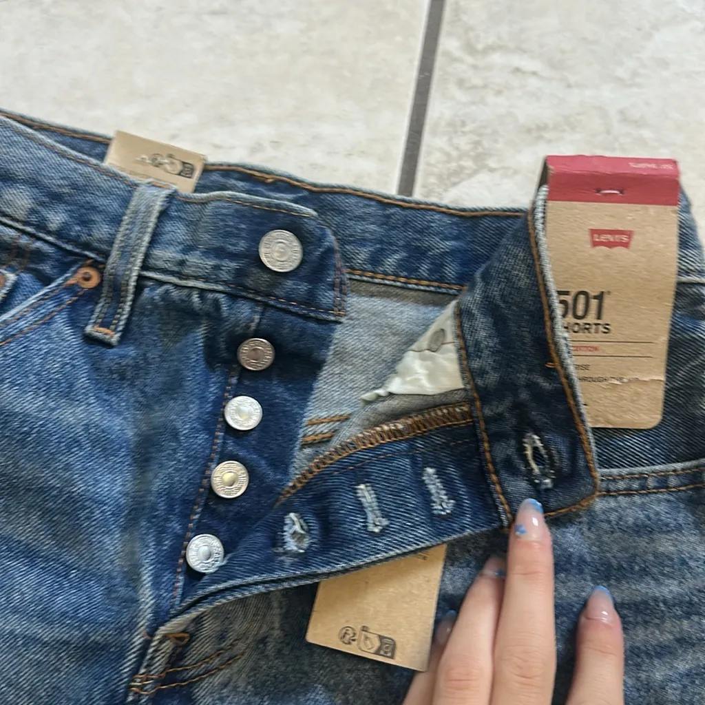 Levi's NWT Levi’s Women’s 501 Shorts‎ - Image 3