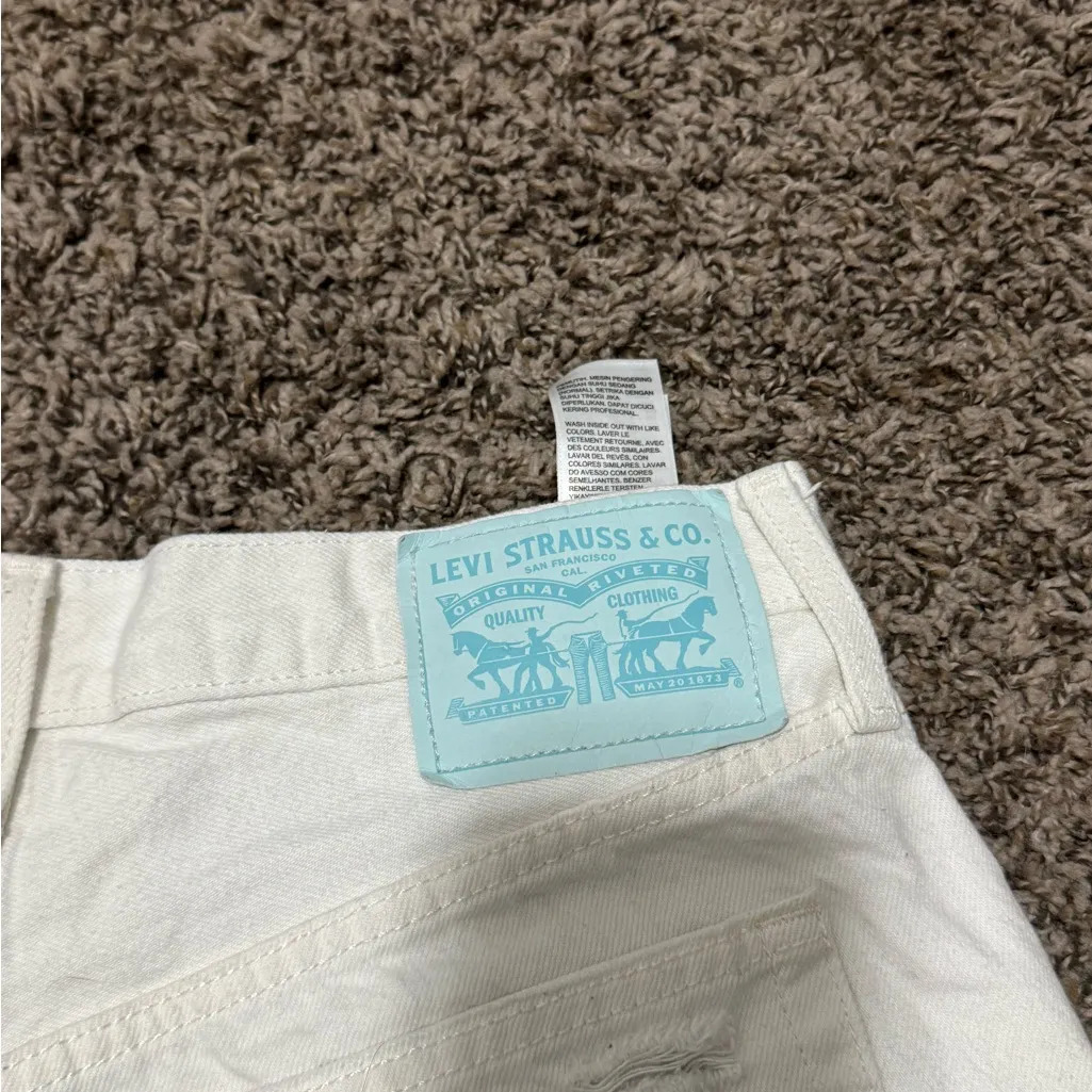 Levi’s 501 Original Short with Light Blue Patch White Size 30 - Image 4
