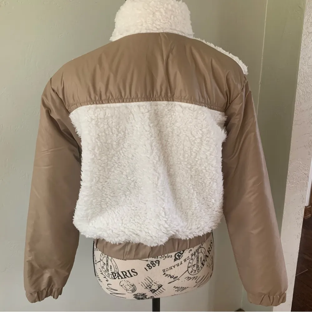 Boo Hoo faux fur trimmed cropped bomber jacket Size 8 - Image 2