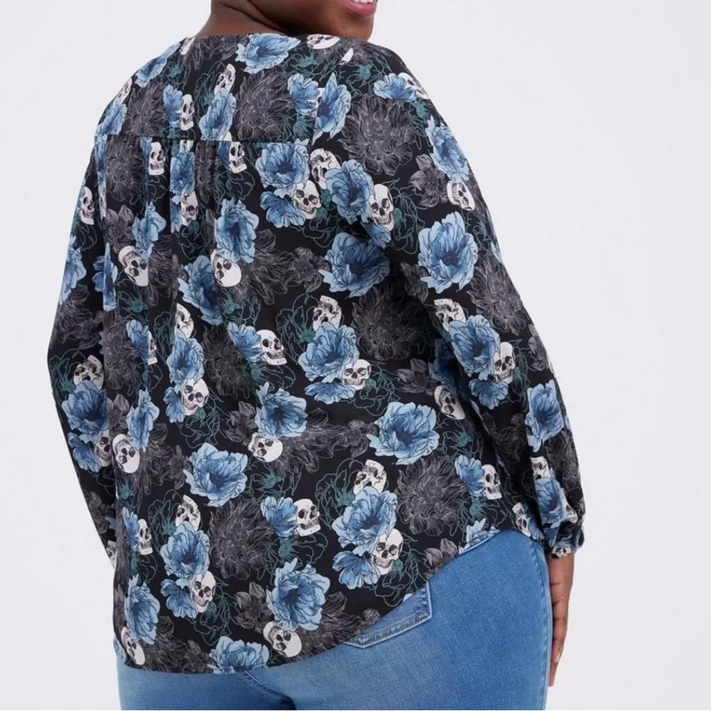 Torrid Georgette Pintuck Rose and Skull Blue and Black Blouse - Size 2 - Image 8