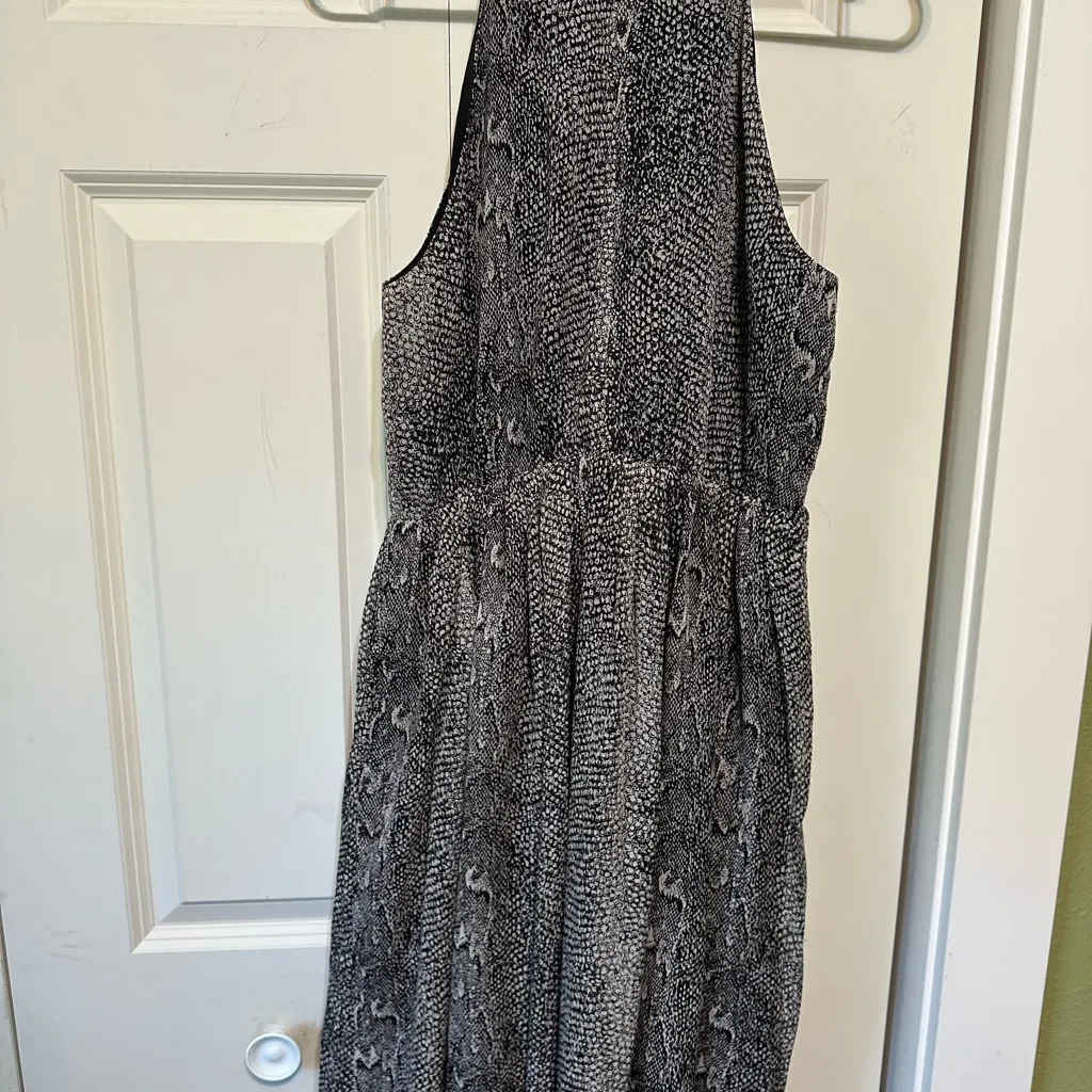 Molly Bracken Black and Gray Backless Dress - Image 5