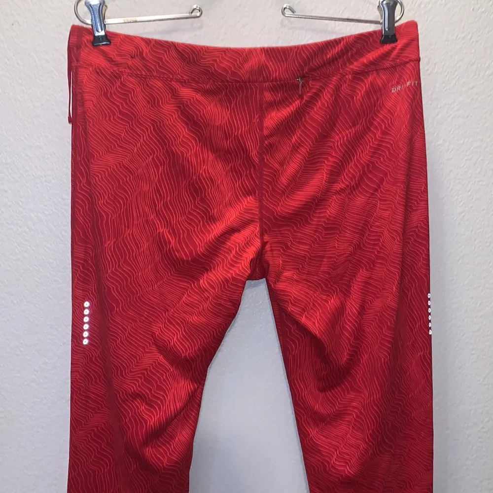 Nike Dri Fit red patterned cropped athletic leggings - Image 6