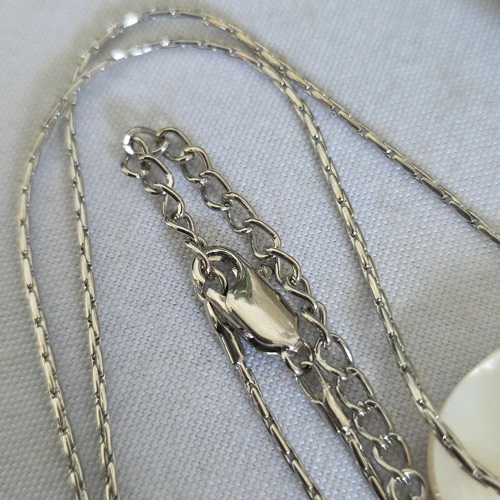 Beach Fashion Silver Mother of Pearl Abalone Flip Flop Pendant Necklace - Image 6