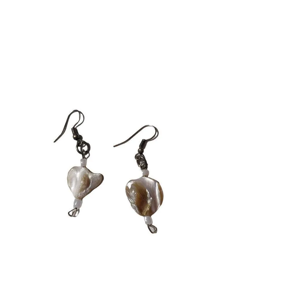 Unlisted $5/$25 Shell dangle earrings - Image 3