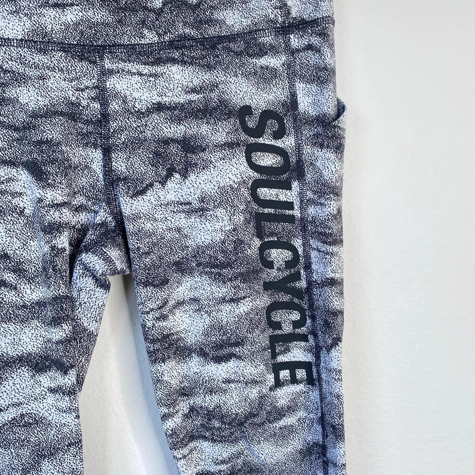 LULULEMON Pace Rival Crop Power Luxtreme Hazy Days Gray Camo Soulcycle Size 6 - Image 5