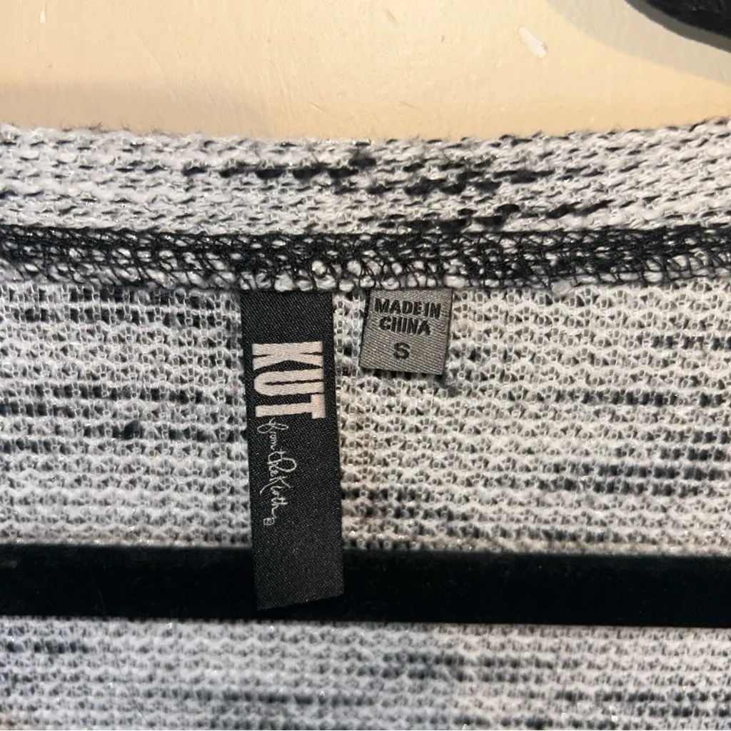 Kut From The Kloth  Women’s Grey Black Shimmery Pullover Top Sz Small - Image 8
