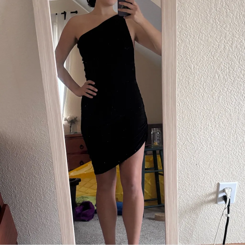 Norma Kamali Black One-Shoulder Dress - Image 7