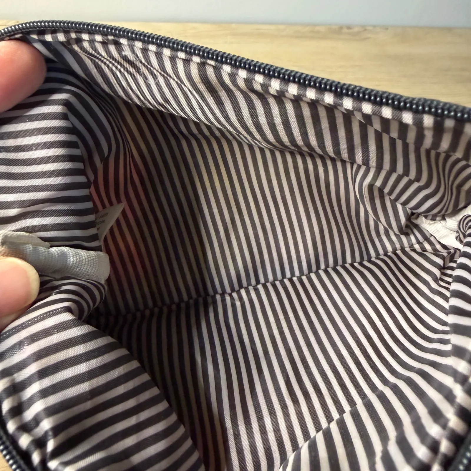 Thirty One Floral Zipper Pouch Makeup Bag Travel Organizer Pouch Watercolor Red - Image 4