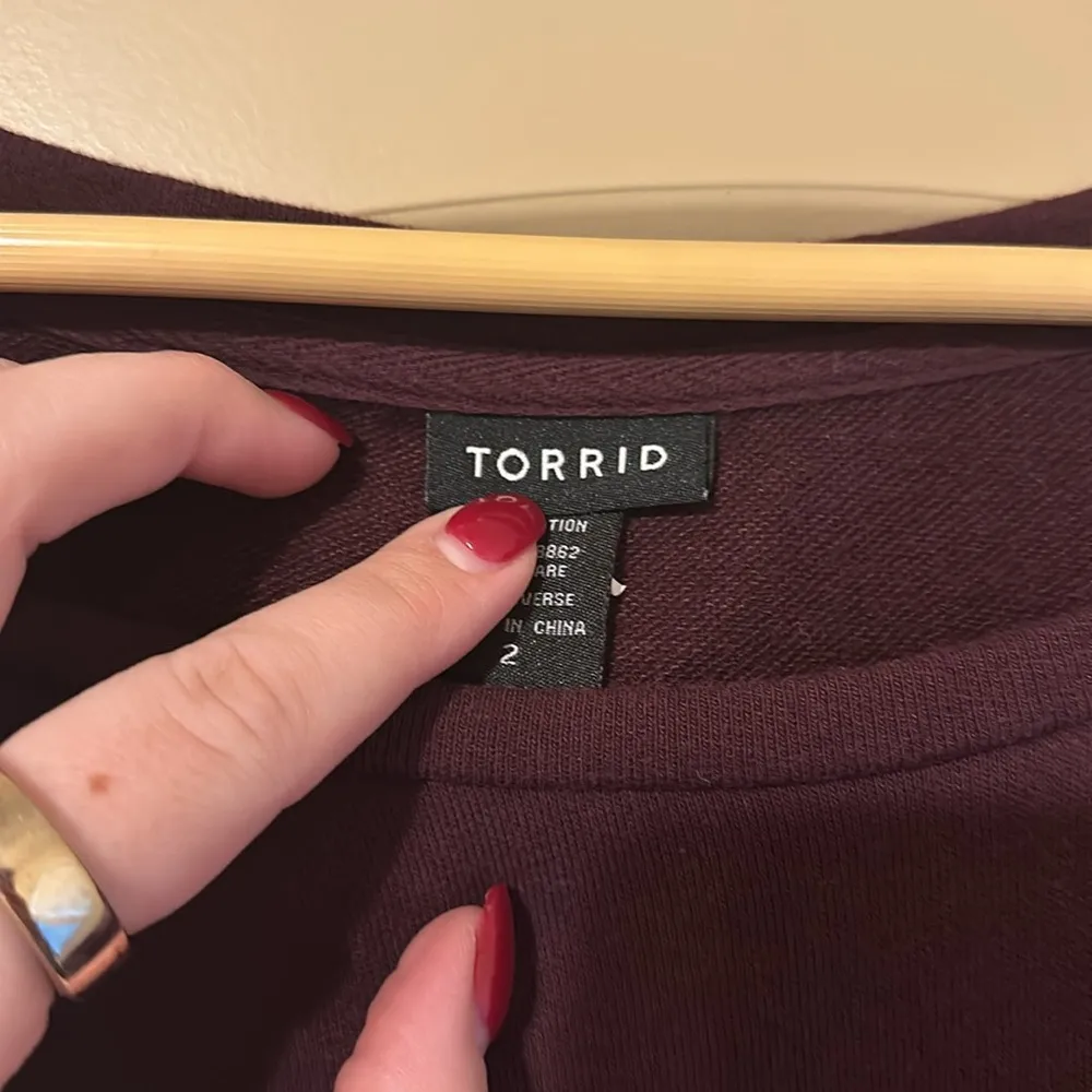 Torrid Crewneck Sweater Ruffled Size 2 - Image 3