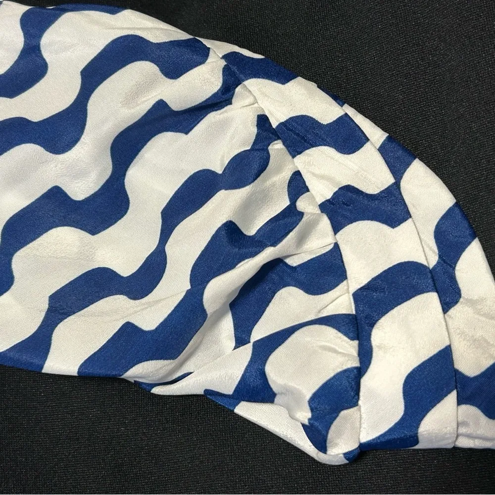 41 Hawthorn size Small blue and white patterned blouse - Image 6