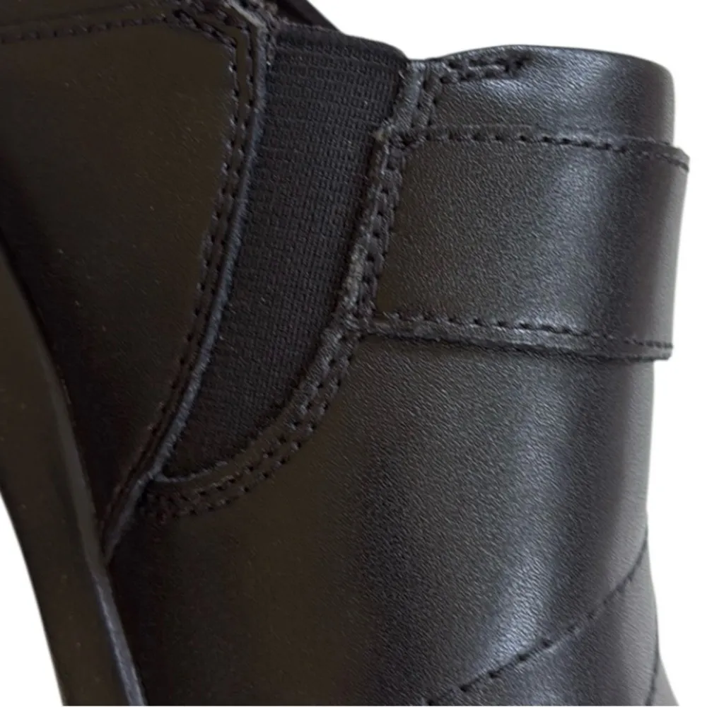 Like New Clarks Leather Booties Black Size 9.5 Wide Width - Image 7