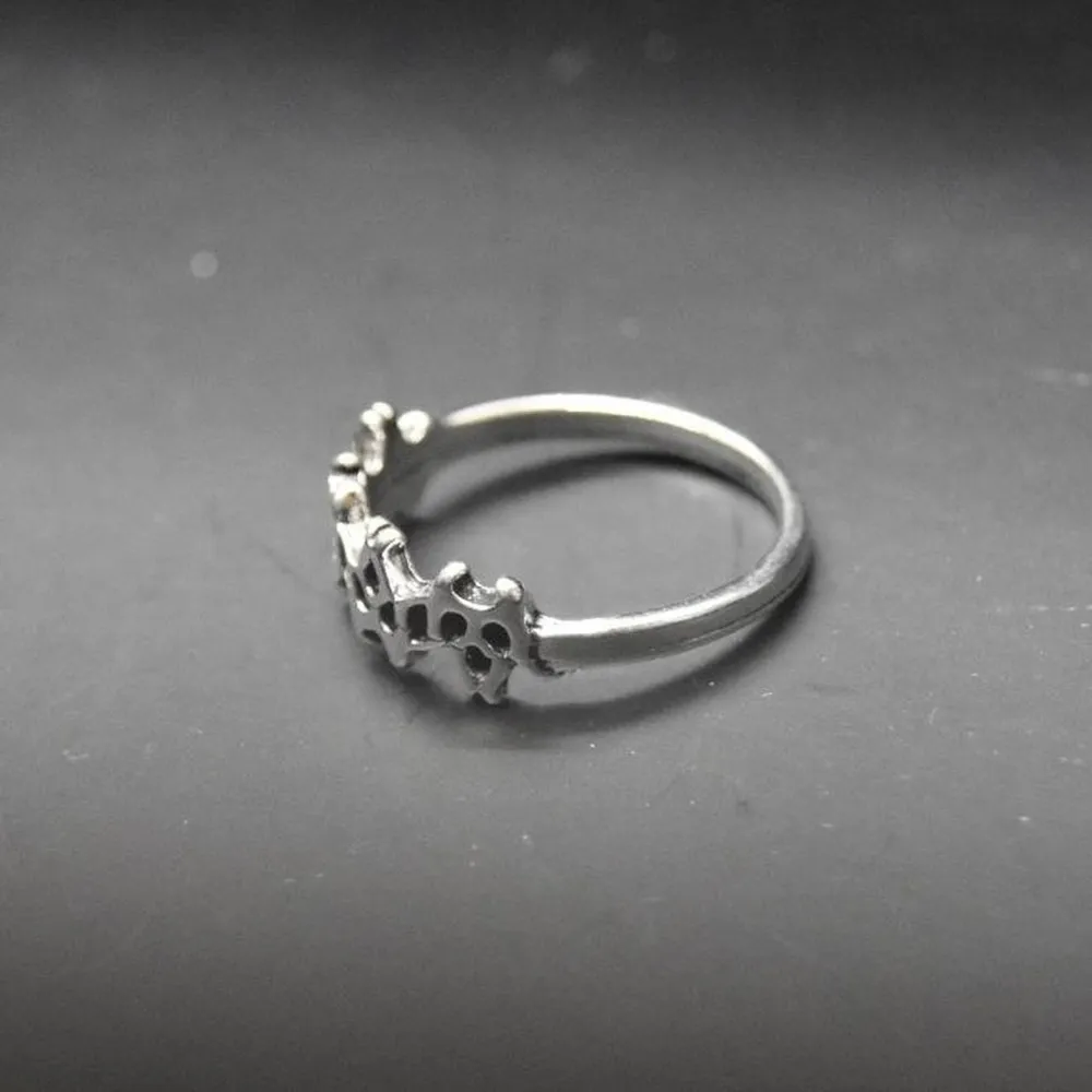 Edgy Etched Flame Ring Silver Size 6 - Image 4