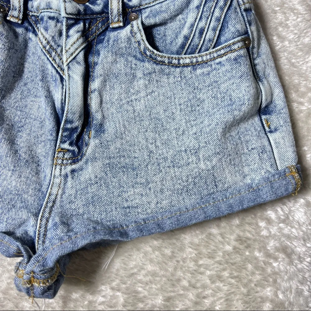 Bullhead Denim Acid Wash Mom Shorts - Image 4