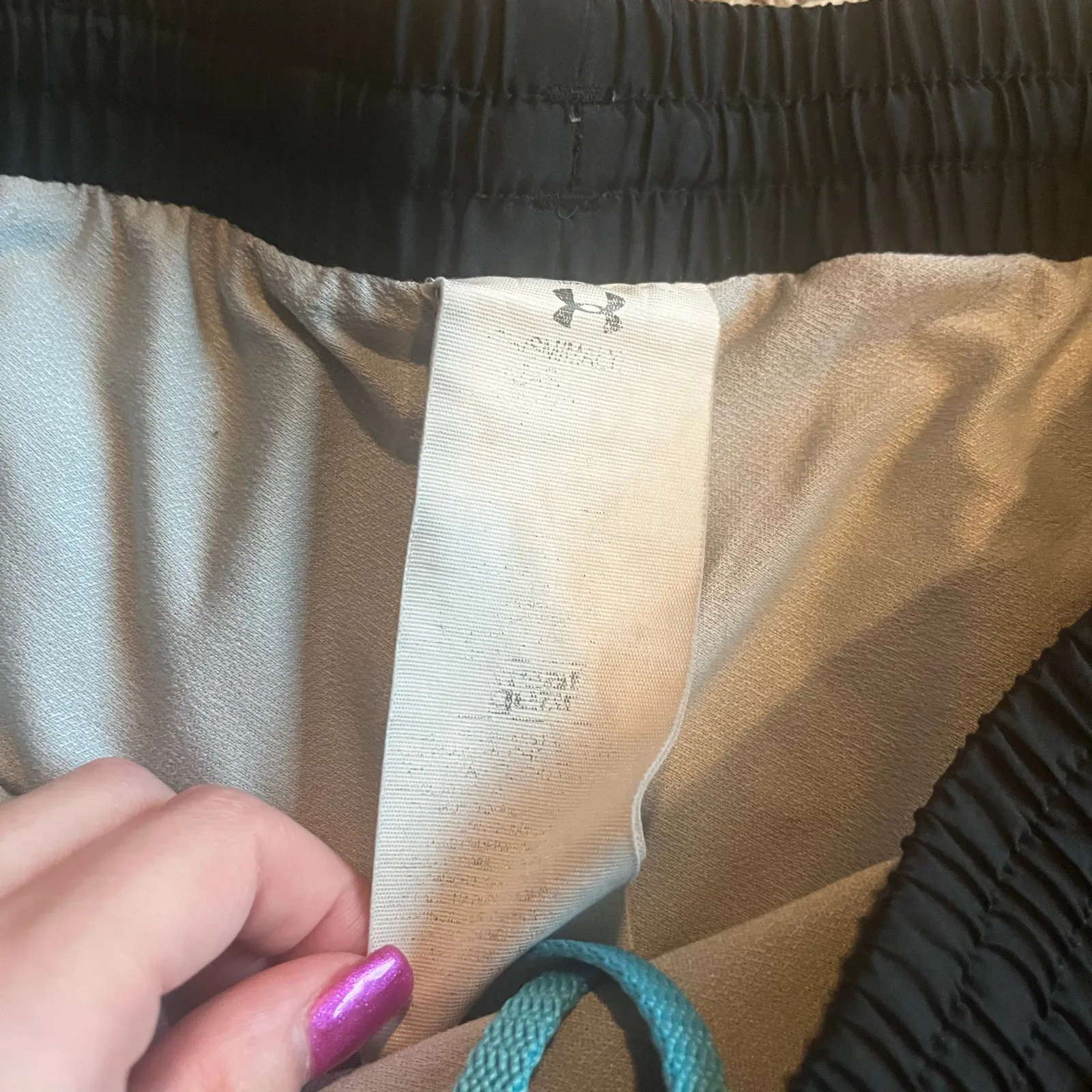 Under Armour Black / Blue Athletic Shorts Size Small - Image 3