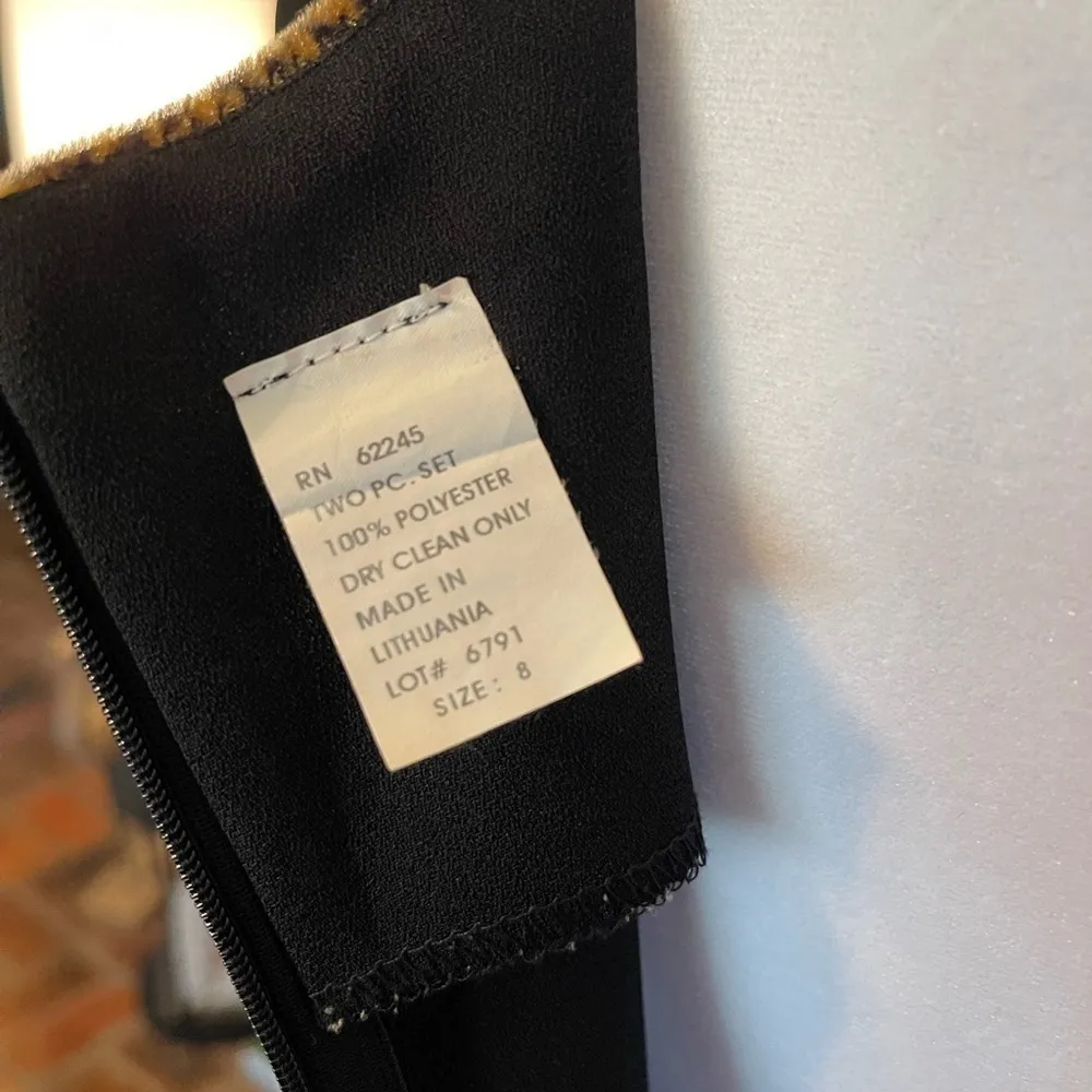 Studio C vintage two piece women’s suit black with velvet leopard trim size 8. - Image 14