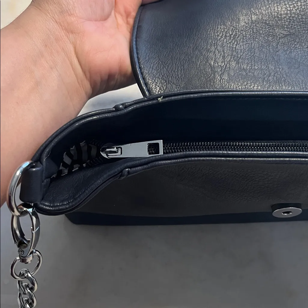 NWOT Charming Charlie Black Shoulder Bag with Silver Chain - Image 6