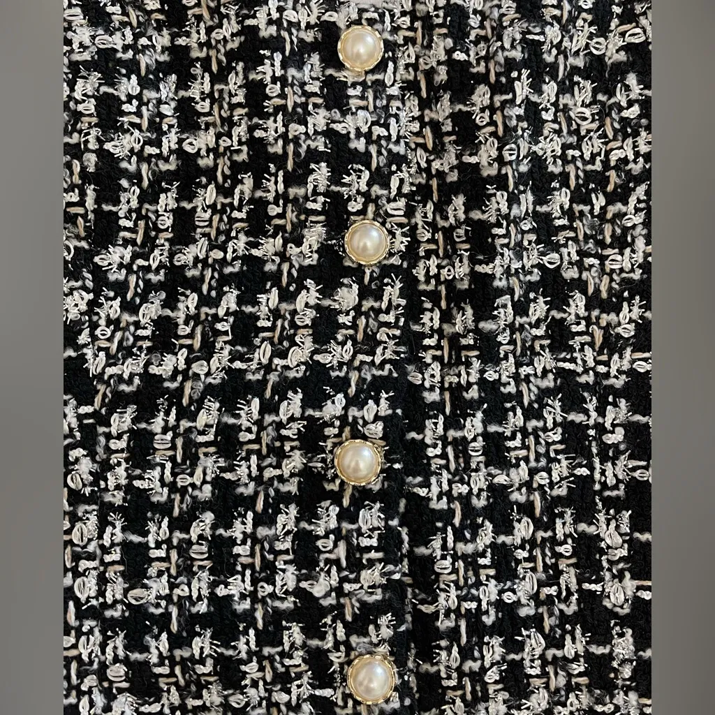 Lulus Upscale Instinct Black and Silver Tweed
Button-Front Tank Top size XS - Image 7