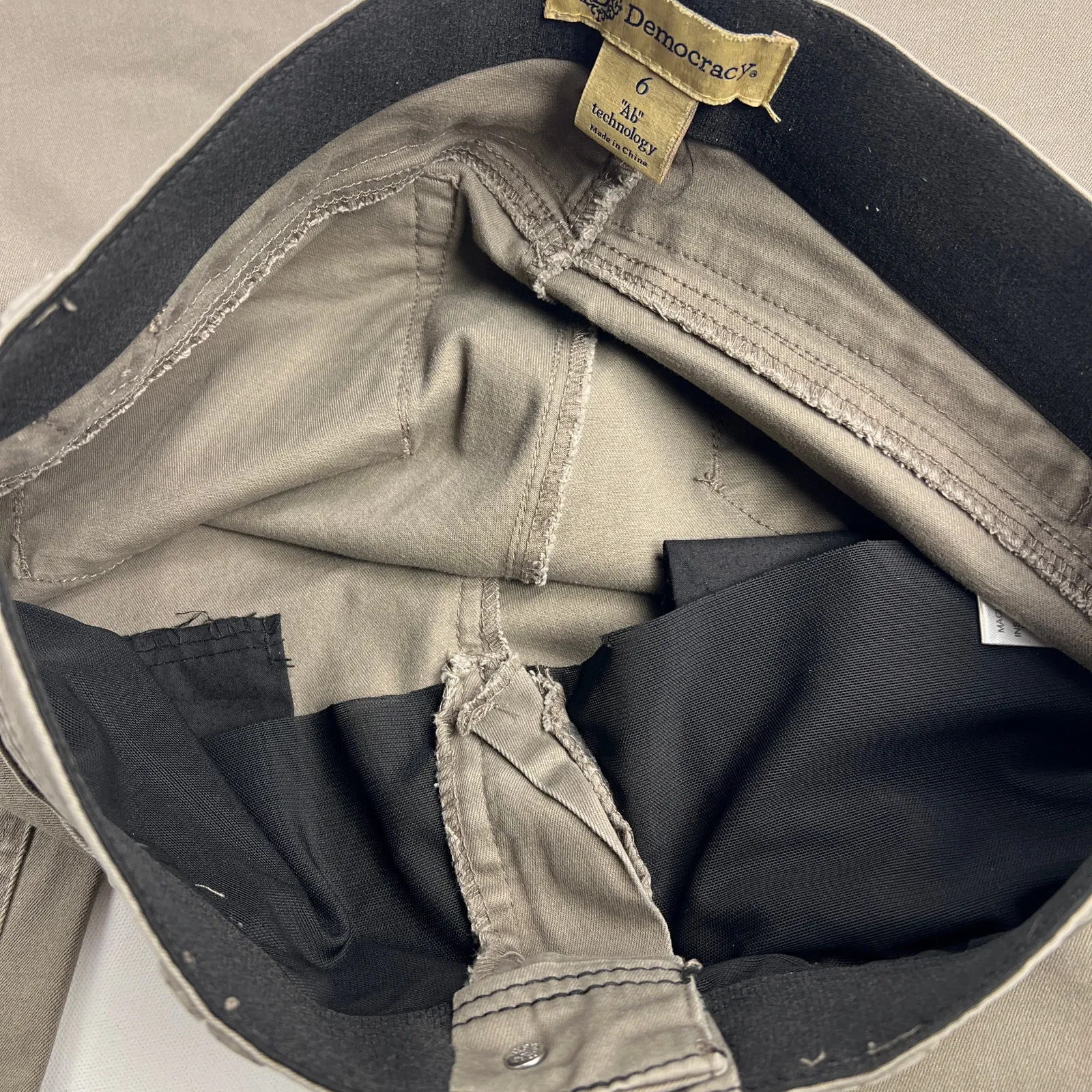 Democracy "Ab"solution Tummy Control Khaki Tan Mid Rise Skinny Jeans Size 6 - Image 3