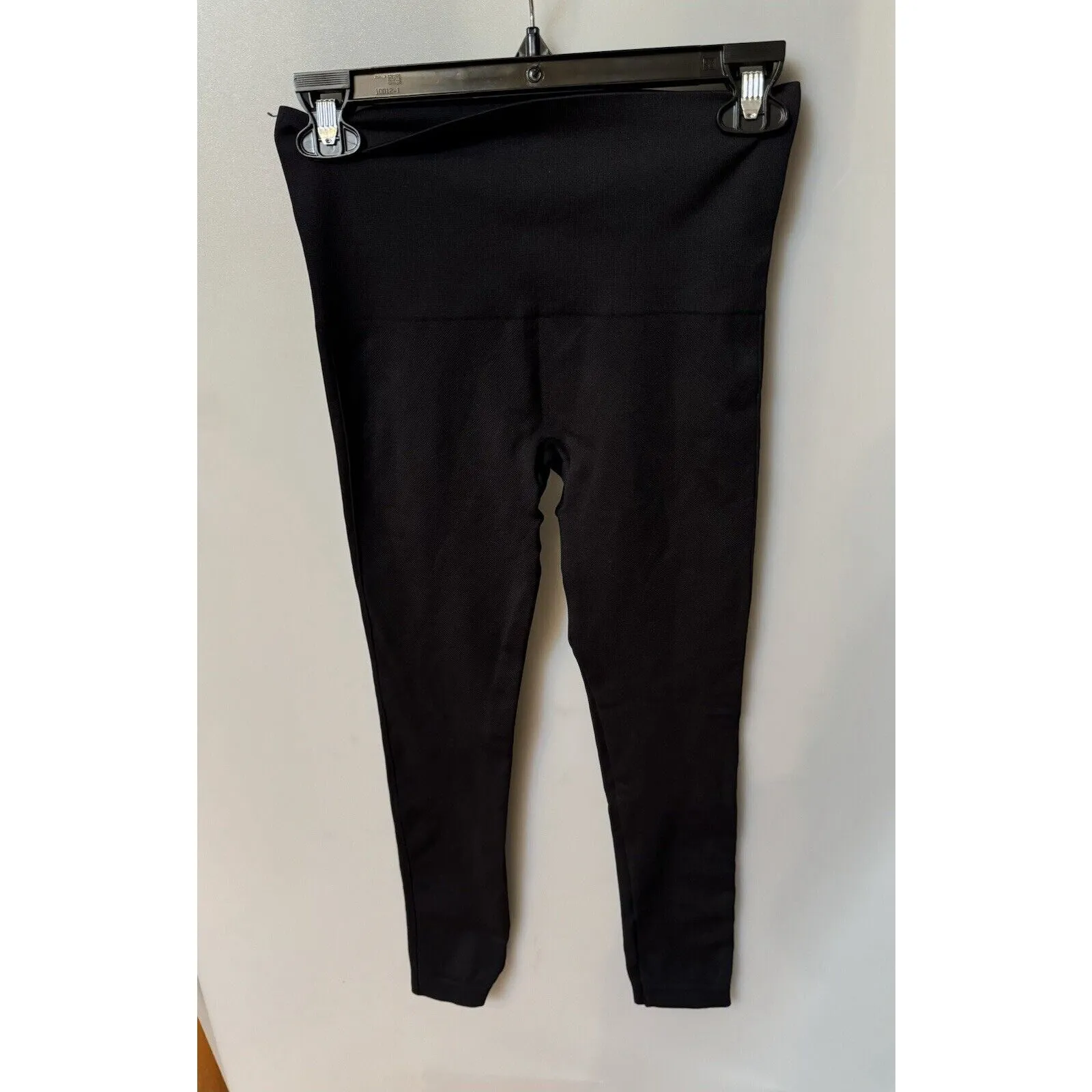 Spanx Women's Pull On Leggings Slimming Seamless Black SZ Medium  Nylon Blend - Image 3