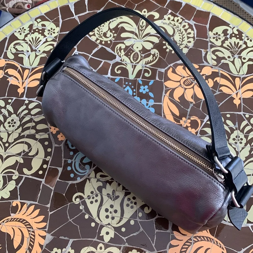 Sundance  METALLIC GOLD TONE LEATHER SHOULDER BAG. O/S - Image 3