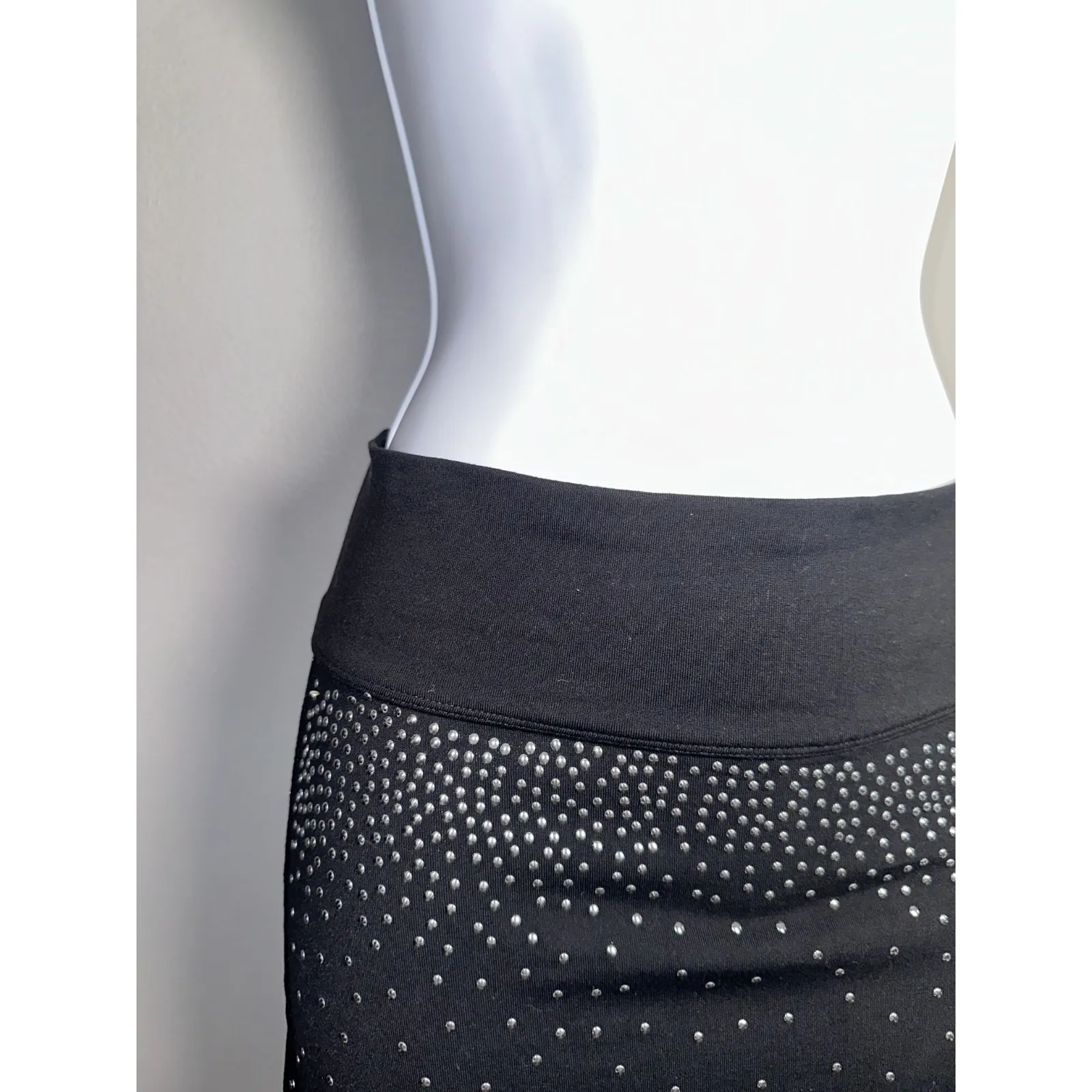 BCBG GENERATION BLACK Y2K STUDDED STRETCH PULL ON MINI SKIRT NWOT‎ SIZE S - Image 2