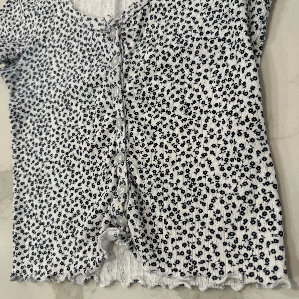 Brandy Melville Floral Button Up Baby Tee Crop Top Womens OS White/Blue Coquette - Image 4