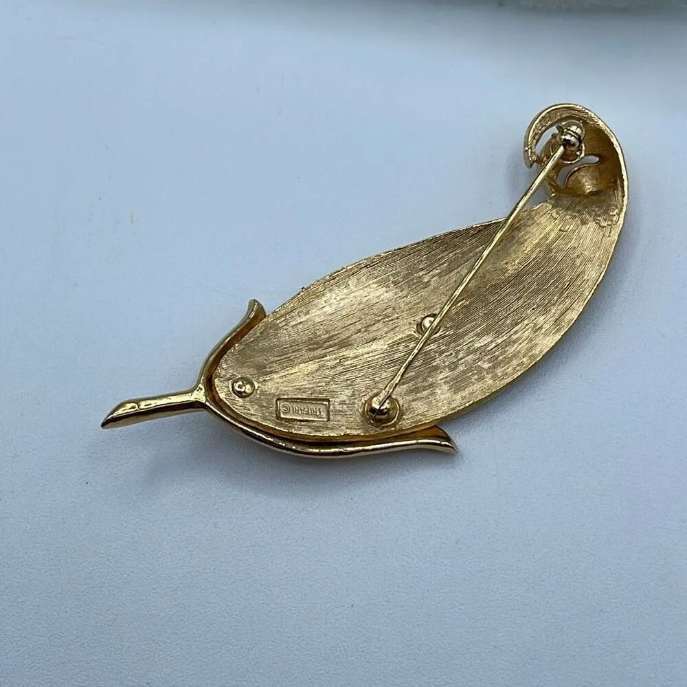 Vintage Crown Trifari textured gold leaf brooch - Image 2