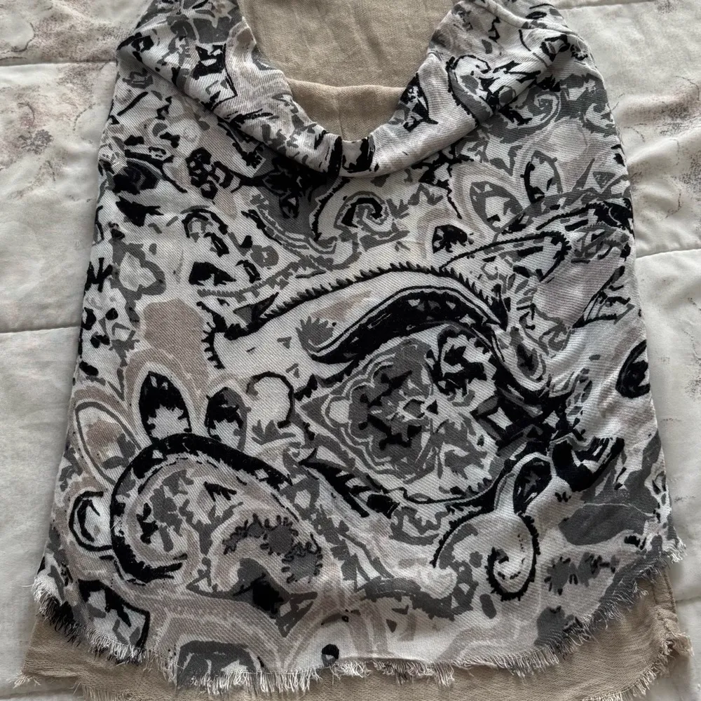 Isa & Stef Inc. floral Black and Gray lined knee length Patterned Skirt, size S - Image 6