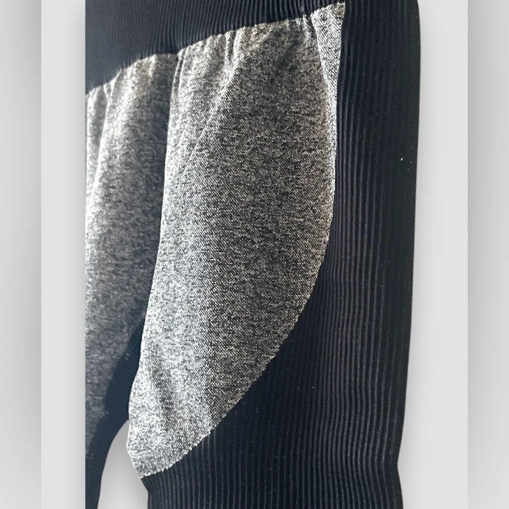 Hayden LA Seamless Ribbed Yoga Leggings Black Gray Hi Waisted Size Small NWT - Image 2