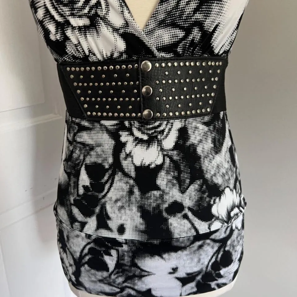 Y2K BLACK AND WHITE ROSE‎ PRINT BELTED HALTER NECK TANK TOP Size L - Image 3
