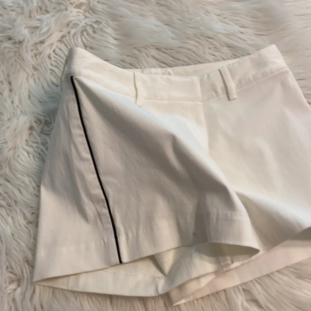 Express White High Waist Shorts Tailored Fit size 1/2 inseam 2” waist 28” - Image 7