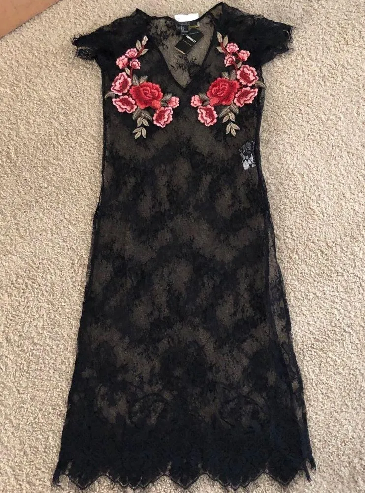 Black lace mesh slit maxi dress embroidered flowers never worn - Image 3