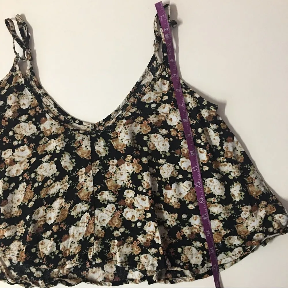 PacSun Black Floral V-Neck Semi-Cropped Top EUC Size S - Image 8